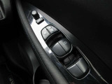 全席パワーウィンドウとなっています。運転席はオートになっているのでワンタッチ開閉することが出来ます。