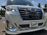 自分の存在を対向車や歩行者へ知らせたり、暗い道を照らしたりなど、夜の運転で重要となるライトです。
