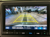 【バックカメラ】運転が苦手な方も車庫入れラクラクです!ギアをリバースに入れれば自動的に切り換わりますので、面倒な操作は不要です♪狭い駐車場もお車を傷つけず安心ですね!
