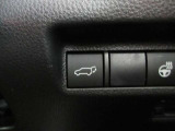 【パワーバックドアスイッチ】運転席からスイッチ操作でバックドアを自動開閉でき、とても便利です!