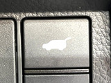 【パワーバックドア】スマートキーや運転席のボタンを押すだけでリアゲートが自動で開閉します!荷物を持っている時や、高い位置にあるバックドアを閉める際に便利な機能です♪