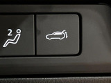 【パワーバックドア】スマートキーや運転席のボタンを押すだけでリアゲートが自動で開閉します!荷物を持っている時や、高い位置にあるバックドアを閉める際に便利な機能です♪
