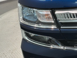 LEDヘッドライトは、点灯の瞬間から最大光量を発揮し、突然暗くなるトンネルなどでの安定感を高めます。