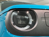 LEDヘッドライトは、点灯の瞬間から最大光量を発揮し、突然暗くなるトンネルなどでの安定感を高めます。