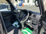 高いホールド性で運転姿勢が安定します。長距離ドライブでも疲れにくいのが魅力です。快適なドライビングライフをお送りください♪