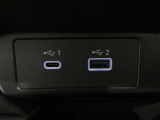 USB充電専用電源ソケットも付いています。モバイル機器などの充電専用
