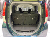 普段のお買い物や通勤、送迎等に十分な荷室スペースを確保しております。セカンドシートを倒すと、大きな荷物の積載も可能です♪