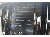 9インチのタッチスクリーン式センターディスプレイは直感的な操作性を実現。手袋を着用したまま扱えるほど応答性に優れ、映り込みを抑える特殊コートにより外光の影響は最小限に抑えられています。