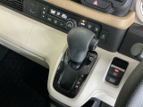発進時から滑らかに加速する無段階変速のCVTはストップ&ゴーの多い街の中も快適です