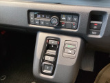 ワンアクションでスムーズな運転を支援する、エレクトリックギアセレクターに、パーキングブレーキは、電子制御パーキングブレーキです。