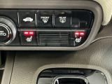 運転席/助手席シートヒーターで寒い日もすぐに温かくなり快適に過ごせます。2段階の温度調整が可能です
