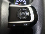 運転中、オーディオの操作をしてて、ハッとしたことはありませんか?ステアリングスイッチは、運転中でもハンドルでオーディオの操作が可能です。