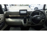 運転席と助手席には寒い日に嬉しいシートヒーターを装備しています。シートクッション部と背もたれ部がポカポカ暖かく快適な空間になります。