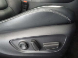 パワーシート搭載。微妙な調整が手軽にでき、ピッタリのポジションで運転することが可能です。