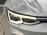 LEDマトリックスヘッドライト「IQ.LIGHT」。対向車や先行車を検知し、LEDを個別制御。まぶしさを抑えながら、夜間の視界をしっかり確保。