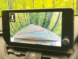 【バックカメラ】駐車時に後方がリアルタイム映像で確認できます。大型商業施設や立体駐車場での駐車時や、夜間のバック時に大活躍!運転スキルに関わらず、今や必須となった装備のひとつです!