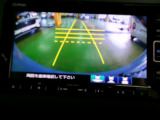 バックカメラの画像です。ガイドラインがスムースな車庫入れをサポートいたします。車庫入れの安心感がアップしますね。