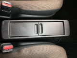 センターコンソールBOX付き車両です。