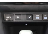【シートヒーター】 寒い日はすぐにあたたかくなるシートヒーターは重宝します。暖房を控えめにすることで燃費の向上にもなります。車内の空気が汚れたり乾燥したりする心配も減ります。
