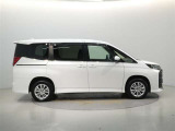 両側パワースライドドア付きだから、狭い駐車スペースなどでの 乗り降りラクラク!小さなお子さまのいるご家庭には嬉しい装備。