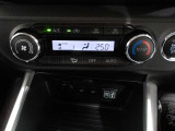 車内の温度管理に便利なオートエアコン☆