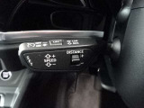 前方車両を感知して一定の車間距離を保ちながら追従走行するアダプティブクルーズCが装備されております。ロングドライブにはぜひ欲しい機能です。