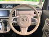 インテリアに合わせたデザインのステアリングは、運転される方のことも考え、運転しやすい形状、大きさです。是非一度、実際に触ってお確かめください。