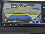 駐車時の安全確認をサポートするバックカメラも使用できます。インターナビで様々な情報を得ることもできます。