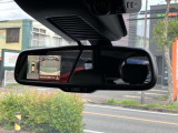 ルームミラーでもまるで見下ろしたような視点で周囲を確認でき、スムーズに駐車できます