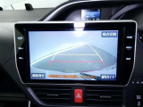 バックガイドモニターで、後方を確認しながら安心して駐車することができます。運転初心者も熟練者も必須の機能ですよ!