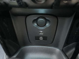 弊社お客様より頂いた下取車やデモカーが在庫の殆どを占めています。車の経歴や整備記録が分かり、ご安心してお車をお選び頂ける正規ディーラーならではのラインナップでございます。