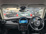 弊社お客様より頂いた下取車やデモカーが在庫の殆どを占めています。車の経歴や整備記録が分かり、ご安心してお車をお選び頂ける正規ディーラーならではのラインナップでございます。