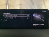 ハンドル操作をアシストすることにより車線からの逸脱回避を支援します。