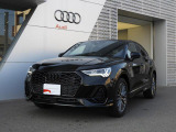 シングルフレームに燦然と輝くAudiのシンボルである4つの輪。4つの自動車メーカーが手を組み、Auto Unionを設立したことに由来します。