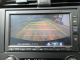 バックカメラの画像です。ガイドラインがスムースな車庫入れをサポートいたします。車庫入れの安心感がアップしますね。