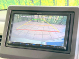 【バックカメラ】駐車時に後方がリアルタイム映像で確認できます。大型商業施設や立体駐車場での駐車時や、夜間のバック時に大活躍!運転スキルに関わらず、今や必須となった装備のひとつです!