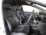 高いホールド性で運転姿勢が安定します。長距離ドライブでも疲れにくいのが魅力です♪