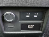 USBポート付きで携帯の充電に便利。