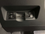 高速道路で便利な【ETC2.0】を装備しています。光ビーコン搭載で渋滞情報などナビゲーションと連動することで機能も充実いたします。他、観光施設に立ち寄るための高速料金割引サービス等もございます。
