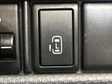 【パワースライドドア】スマートキーや運転席のスイッチでスライドドアの開閉が可能♪電動だから力を入れてドアを開ける必要が無く、小さいお子様でも、重い荷物を持っている時もラクに開け閉めできます♪