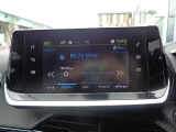 ダッシュボードのタッチスクリーンにはエアコンやオーディオ、ハンズフリー通話、ADAS(先進運転支援システム)などの操作を指先で直感的に行えます。