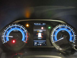 メ-タ-内のディスプレイには運転をサポートするさまざまな情報を表示
