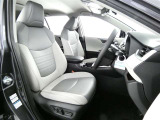 高いホールド性で運転姿勢が安定します。長距離ドライブでも疲れにくいのが魅力です。快適なドライビングライフをお送りください♪