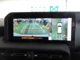車両を上方から見たような映像をナビ画面に表示するパノラミックビューモニターです。