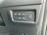 運転席正面右側には、i-stop/車線逸脱警報システム/ブラインドスポットモニタリング/パーキングセンサー/オフロードトラクションアシスト/360度ビューモニターの各スイッチを配置。パワーリフトゲートも操作可能です