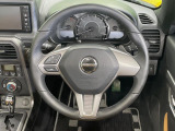 インテリアに合わせたデザインのステアリングは、運転される方のことも考え、運転しやすい形状、大きさです。是非一度、実際に触ってお確かめください。