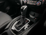 シフトレバー周りもきれいな状態です。
