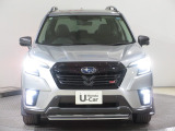 ハロゲンより明るく、より遠くまでさらなる安心感のあるLEDヘッドライトを採用。照射軸の上下方向を自動調整するオートレベリング機構、点灯忘れも防止できるオートライトコントロール機構付きです。