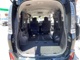 後ろも広々としていますよ!色々な用途でアレンジ出来ちゃいます!! お車によってはフラットになります!