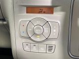 【オートエアコン】一度お好みの温度に設定すれば、車内の温度を検知し風量や温度を自動で調整。暑い&hellip;寒い&hellip;と何度もスイッチ操作をする必要はありません。快適な車内空間には必須の機能ですね♪